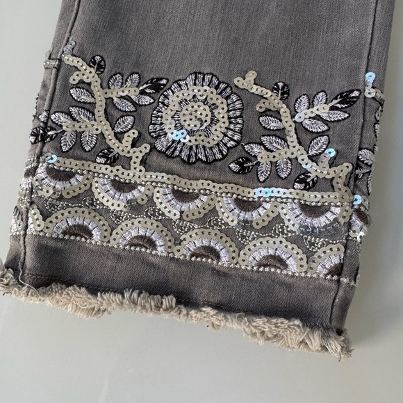 Frank Lyman Gray Embellished Hem Jeans RARE SAMPLE Size M - Picture 2 of 15